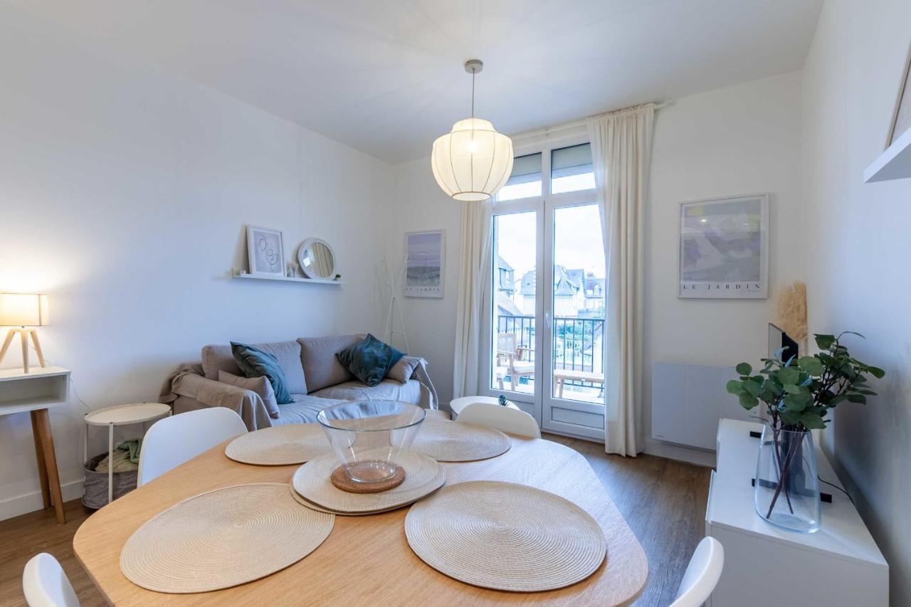 2-Bedroom Apartment With Balcony Near Hippodrome โดวีลล์ ภายนอก รูปภาพ