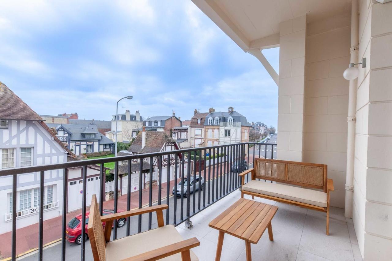 2-Bedroom Apartment With Balcony Near Hippodrome โดวีลล์ ภายนอก รูปภาพ
