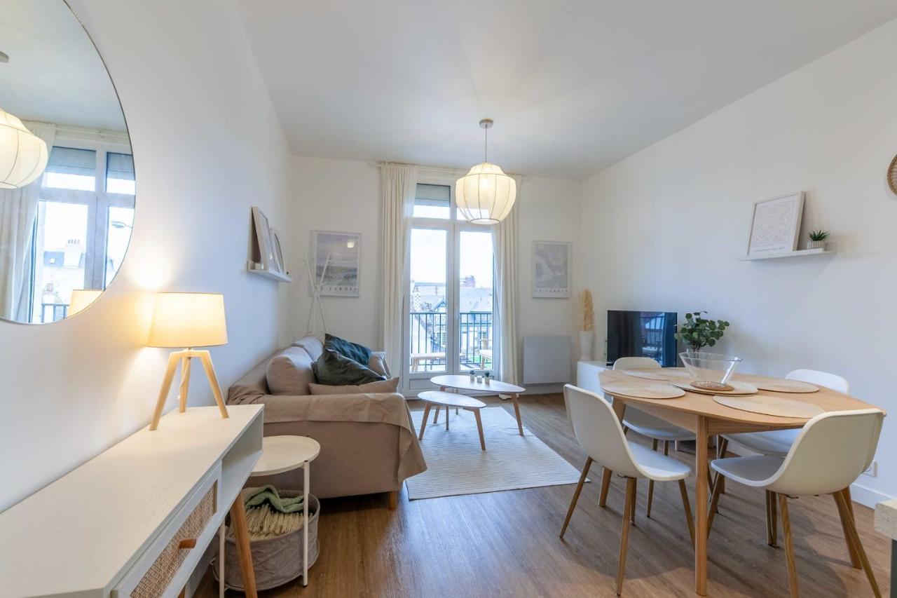 2-Bedroom Apartment With Balcony Near Hippodrome โดวีลล์ ภายนอก รูปภาพ